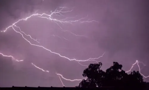 Imagem ilustrativa da imagem Alerta para segunda de mais chuva em Niterói, SG e Maricá