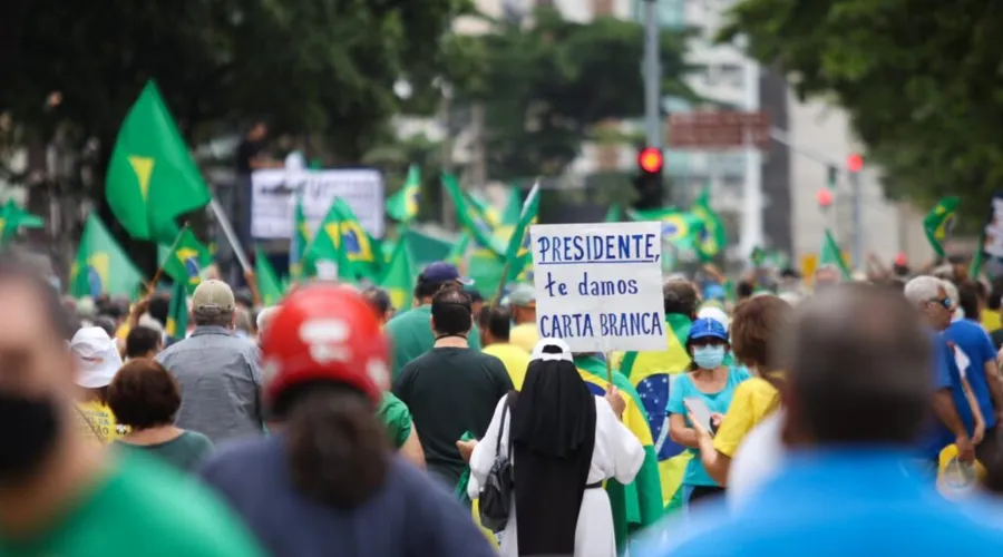 Imagem ilustrativa da imagem Manifestação pró-Bolsonaro reúne centenas de pessoas em Niterói