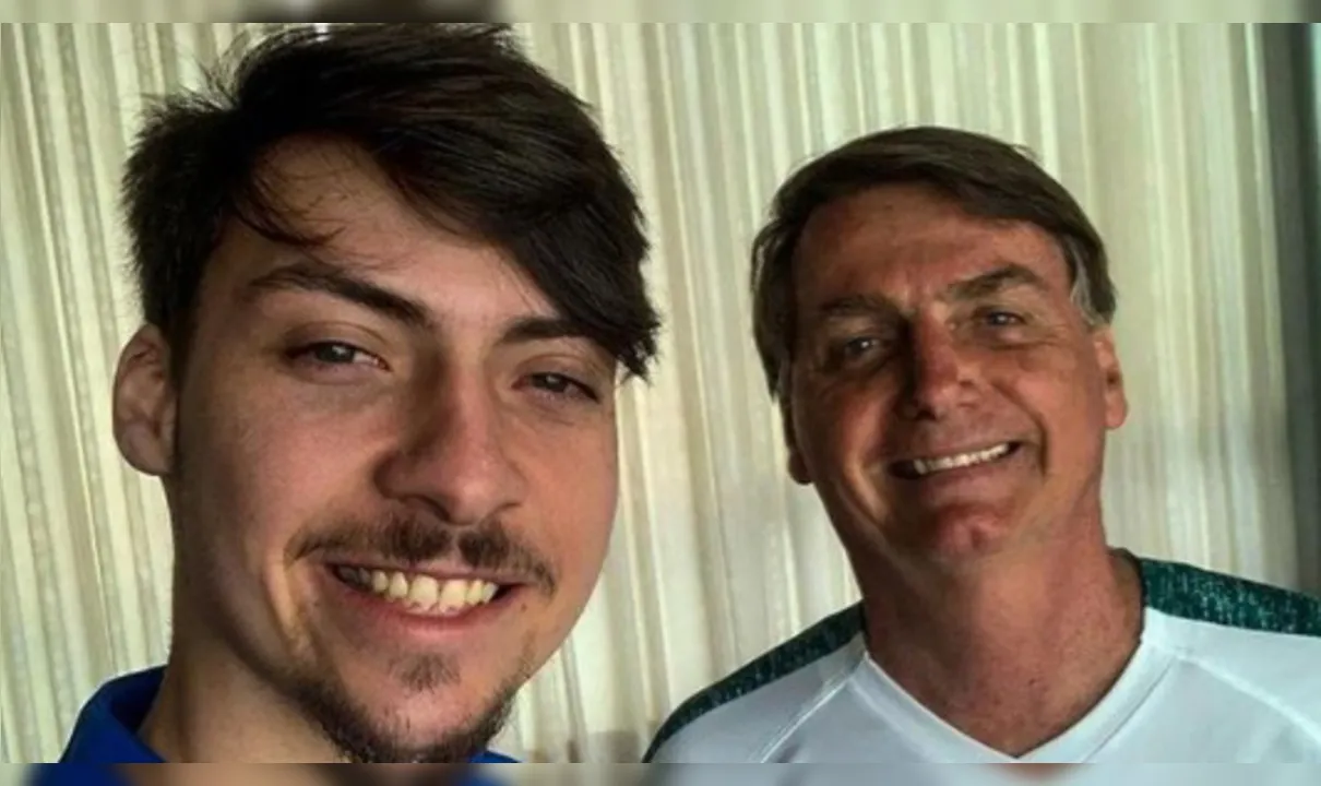 Renan Bolsonaro viraliza após vídeo com jovem mostrando os seios | Enfoco -  O seu site de notícias