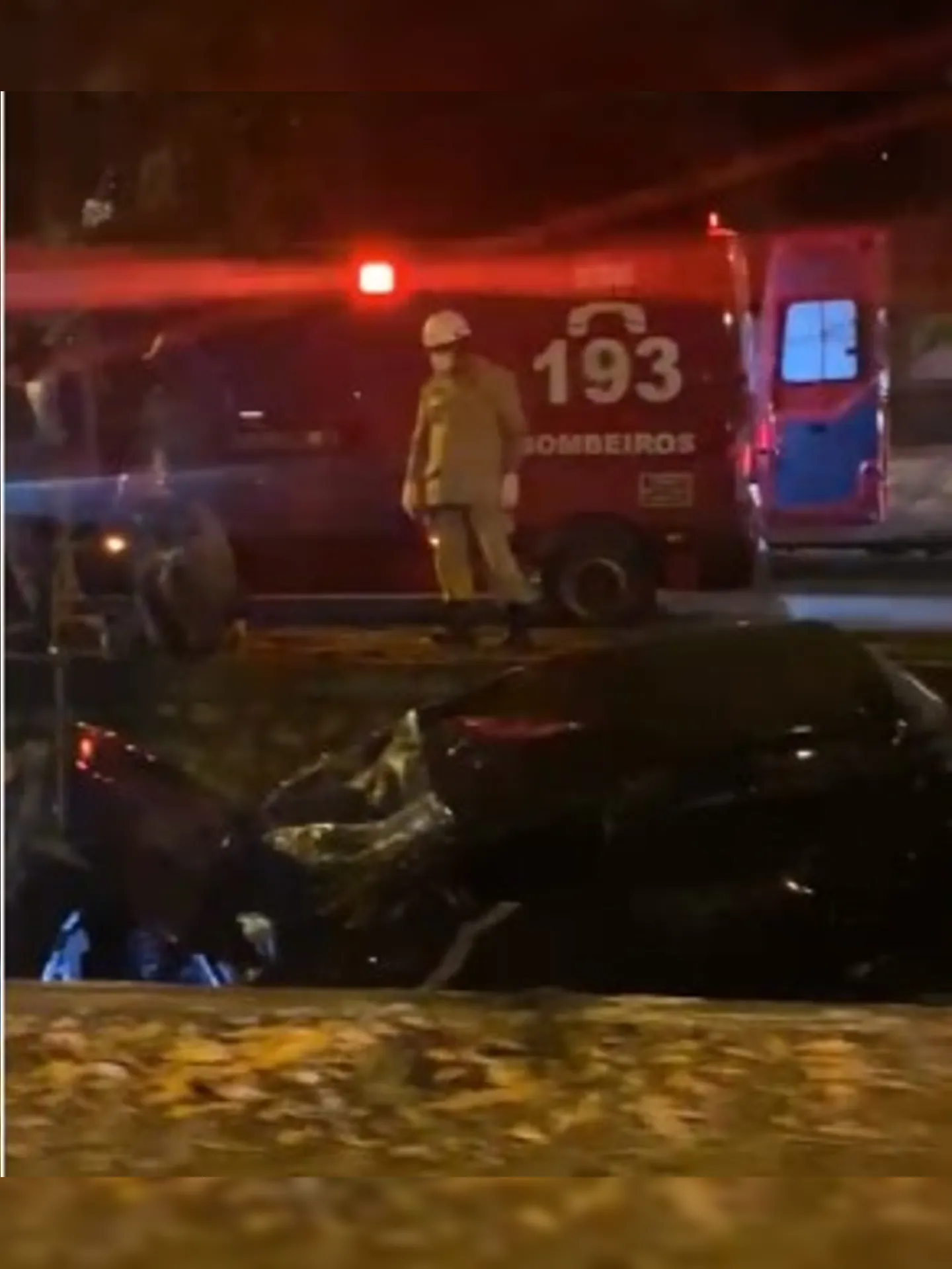 Imagem ilustrativa da imagem Idoso fica ferido após carro cair no Canal de São Francisco em Niterói