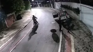 Imagem ilustrativa da imagem Câmera flagra assalto na Estrada Fróes, na Zona Sul de Niterói