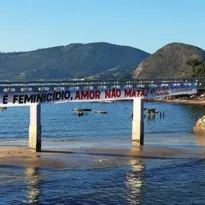 Imagem ilustrativa da imagem Caso Vitórya: bandeira lembra luta contra feminicídio em Niterói