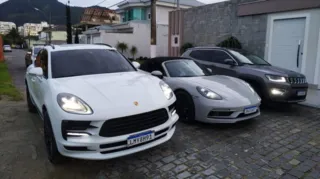 Imagem ilustrativa da imagem Polícia realiza operação e apreende carros de luxo no Rio