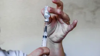 Imagem ilustrativa da imagem Estado do Rio acelera o Calendário Único de Vacinação em acordo com municípios