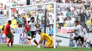 Imagem ilustrativa da imagem No melhor jogo da Eurocopa, Alemanha vence Portugal com dois gols contra