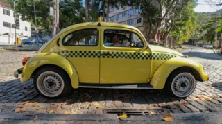 Imagem ilustrativa da imagem Fusca táxi chama atenção pelas ruas da Zona Norte do Rio