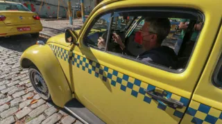 Imagem ilustrativa da imagem Fusca táxi chama atenção pelas ruas da Zona Norte do Rio