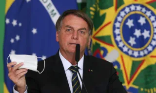 Imagem ilustrativa da imagem Bolsonaro quer desobrigar uso de máscara por vacinados