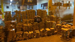 Imagem ilustrativa da imagem Carga pesada: duas toneladas de drogas no lugar de carne flagradas no Rio
