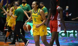 Imagem ilustrativa da imagem Brasil vence Canadá e leva bronze na Copa América de Basquete Feminino