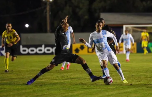 Imagem ilustrativa da imagem Botafogo sofre gol no fim e apenas empata com o Londrina, pela Série B