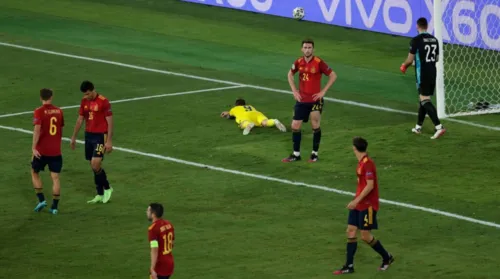 Imagem ilustrativa da imagem Espanha e Suécia estreiam com empate sonolento na Eurocopa