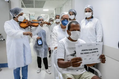 Imagem ilustrativa da imagem Hospital de Itaboraí comemora cura de pacientes internados por Covid-19