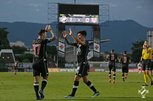 Imagem ilustrativa da imagem Vasco vence o CRB e sobe na tabela da Série B do Brasileiro