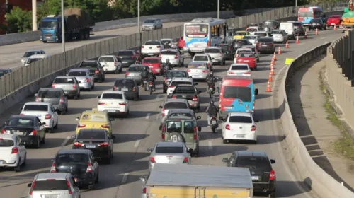 Imagem ilustrativa da imagem Acidente causa 10 km de retenção na BR-101, em Niterói