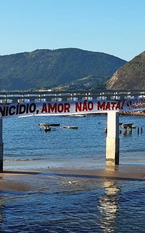 Imagem ilustrativa da imagem Caso Vitórya: bandeira lembra luta contra feminicídio em Niterói