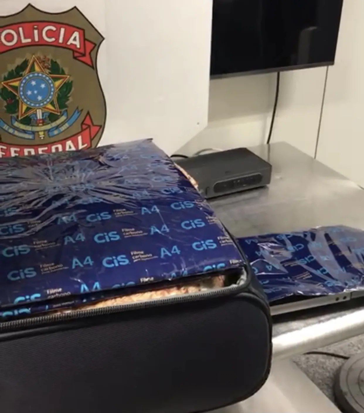 Imagem ilustrativa da imagem Viagem cancelada: presos em flagrante com cocaína no aeroporto do Rio
