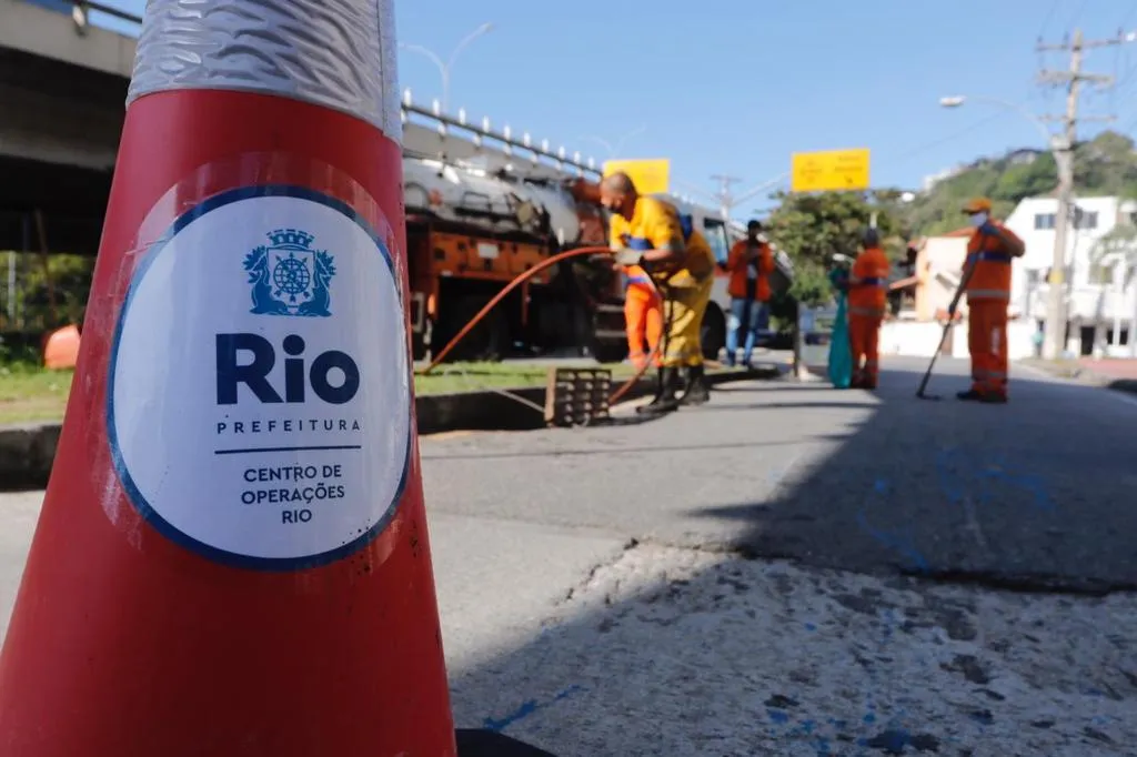 Imagem ilustrativa da imagem Operação Ralo Limpo remove mais de 80 toneladas de resíduos na cidade do Rio