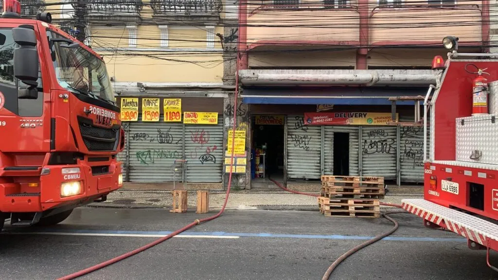 Imagem ilustrativa da imagem Incêndio atinge mercado na Região Central do Rio