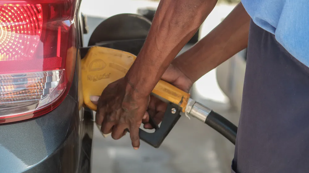 Imagem ilustrativa da imagem Gasolina e diesel têm novo aumento, anuncia Petrobras