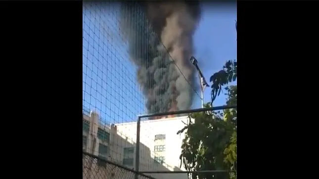 Imagem ilustrativa da imagem Shopping pega fogo na Zona Norte do Rio