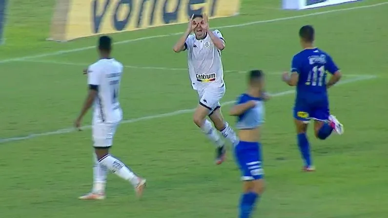 Imagem ilustrativa da imagem Ufa! Botafogo leva sufoco, mas vence a primeira fora de casa na Série B