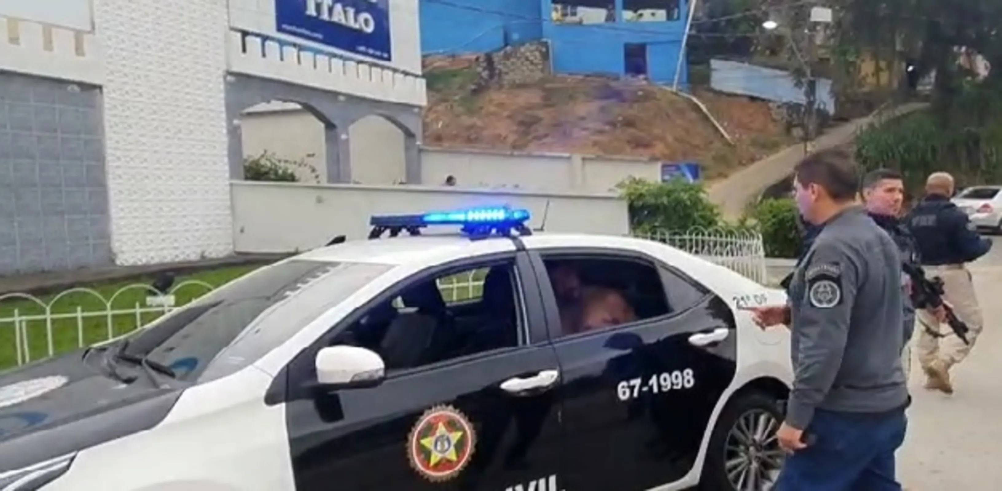 Imagem ilustrativa da imagem Maior ladrão de cargas do estado é preso pela polícia em motel da Baixada