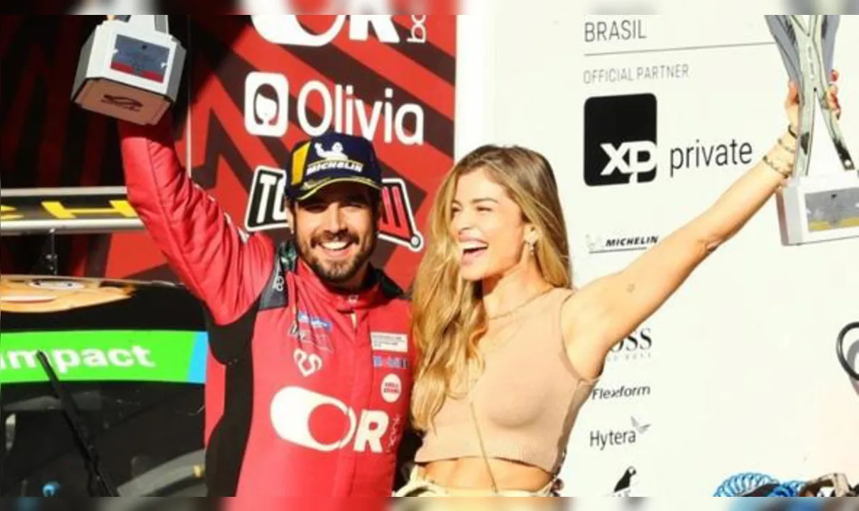 Imagem ilustrativa da imagem Com a torcida de Grazi Massafera, Caio Castro ganha corrida de automobilismo