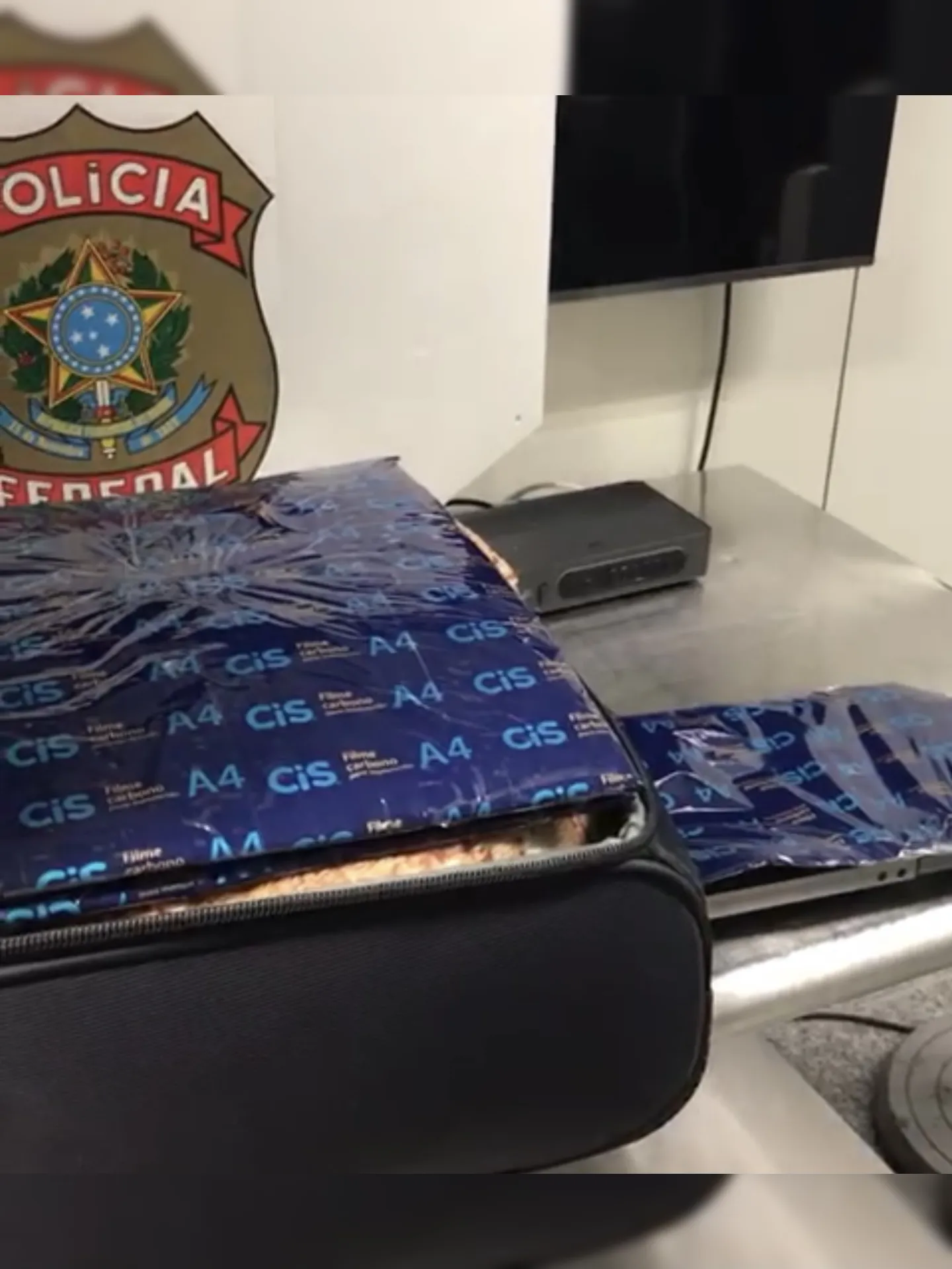 Imagem ilustrativa da imagem Viagem cancelada: presos em flagrante com cocaína no aeroporto do Rio
