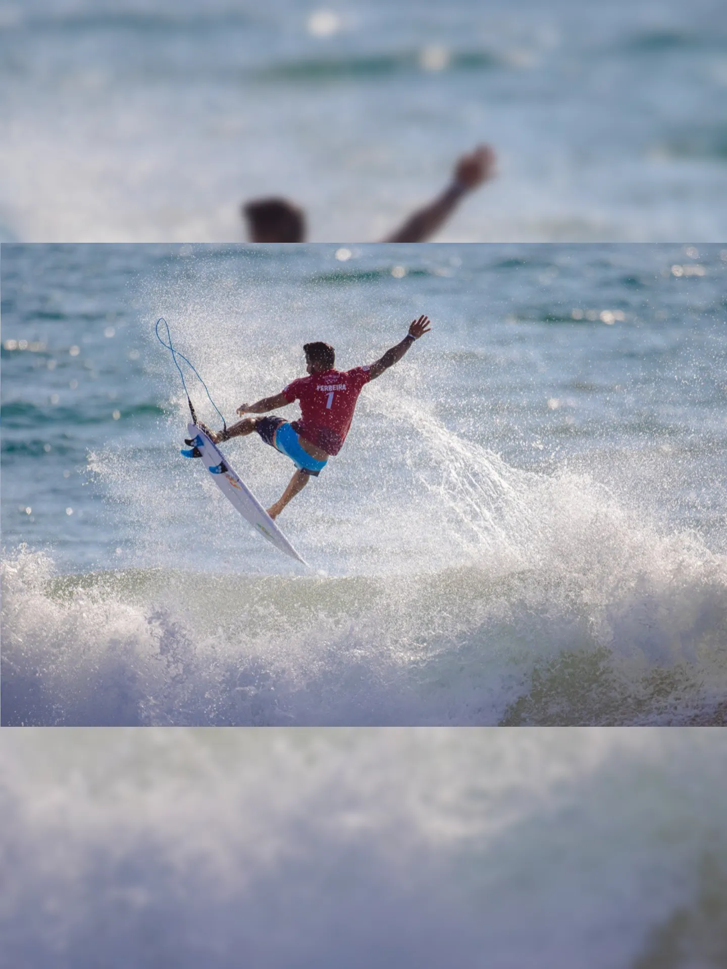 Imagem ilustrativa da imagem Ítalo Ferreira e Gabriel Medina avançam em estreia do surfe nas Olímpiadas