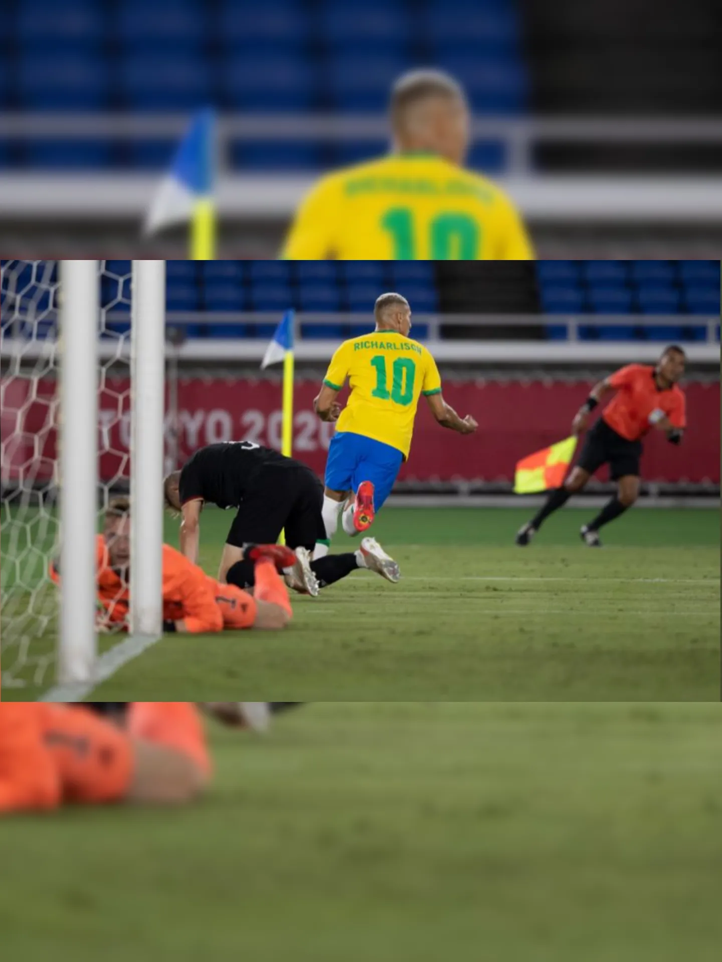 Imagem ilustrativa da imagem Brasil vence Alemanha com três de Richarlison e susto após início avassalador