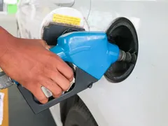 Congelamento de imposto sobre combustíveis é mantido