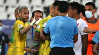 Imagem ilustrativa da imagem Conmebol suspende atacante de final da Copa América, e Neymar critica na web