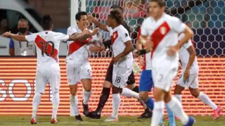 Imagem ilustrativa da imagem Copa América: em jogo de seis gols, Peru elimina o Paraguai nos pênaltis