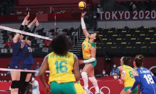 Imagem ilustrativa da imagem Vôlei feminino do Brasil estreia com passeio sobre a Coréia do Sul