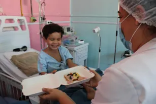 Imagem ilustrativa da imagem Alimentação divertida é implantada na pediatria de hospital em Maricá