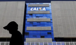 Imagem ilustrativa da imagem Caixa paga auxílio para nascidos em maio nesta terça