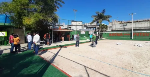 Imagem ilustrativa da imagem Arena de futevôlei realiza projeto social na Ponta D'Areia, em Niterói