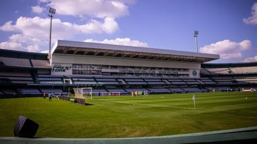 Imagem ilustrativa da imagem Vasco visita o Coritiba para tentar entrar no G4