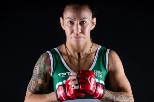 Imagem ilustrativa da imagem Lutadora Cris Cyborg desafia DJ Ivis: 'Faz o que você fez nela em mim'