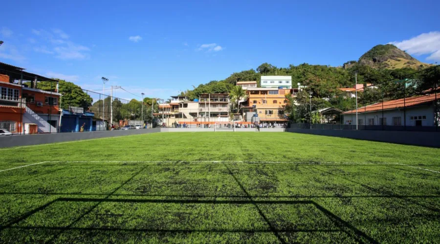 Imagem ilustrativa da imagem Campo dos 40, em Jurujuba, revitalizado pela Prefeitura de Niterói