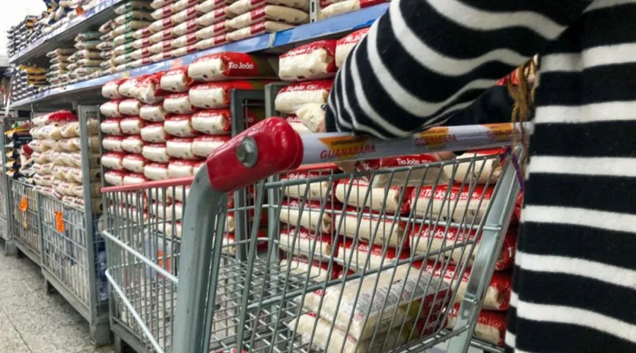Imagem ilustrativa da imagem Variação de preços do arroz em supermercados é menor em Niterói