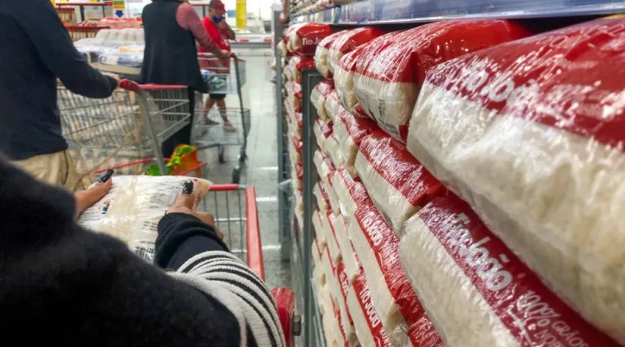 Imagem ilustrativa da imagem Arroz e feijão podem ficar mais baratos no estado do Rio