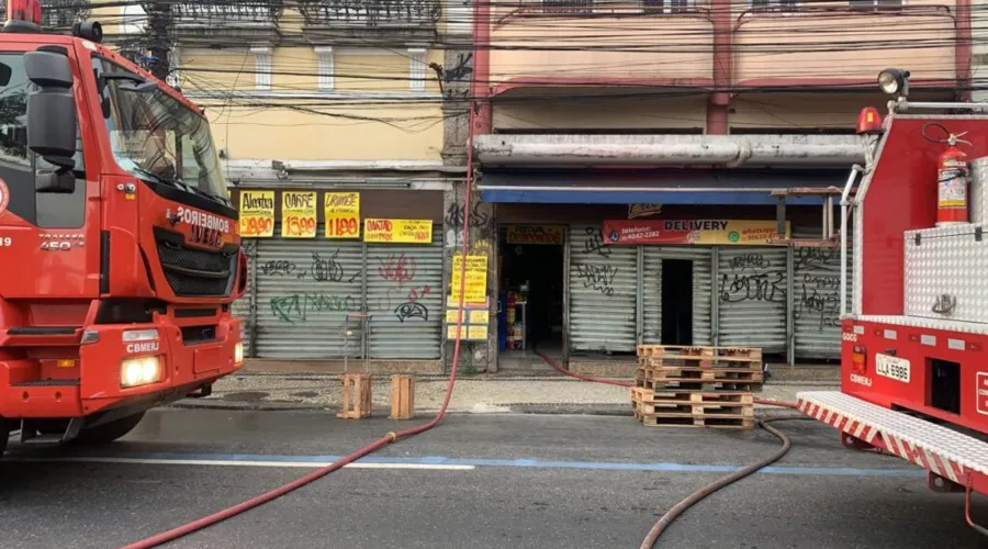Imagem ilustrativa da imagem Incêndio atinge mercado na Região Central do Rio