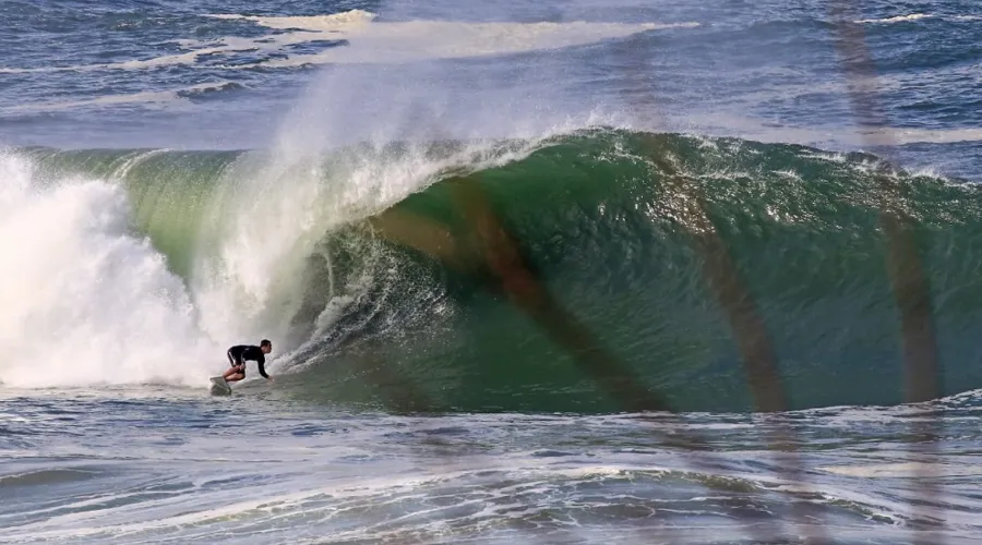 Imagem ilustrativa da imagem Ondas 'perfeitas' favorecem surfistas de competição em Itacoatiara