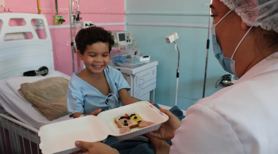 Imagem ilustrativa da imagem Alimentação divertida é implantada na pediatria de hospital em Maricá