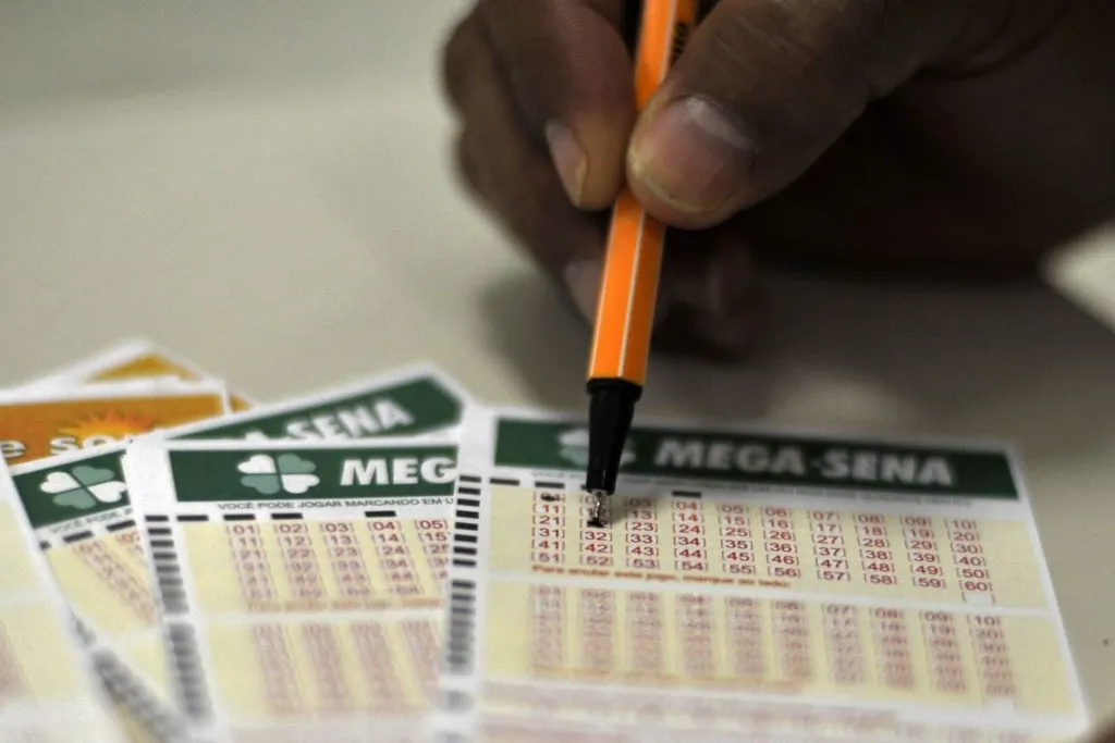 Imagem ilustrativa da imagem Mega-Sena acumulada vai sortear prêmio de R$ 75 milhões neste sábado