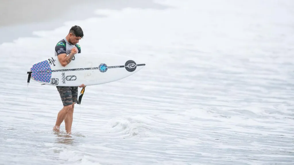 Imagem ilustrativa da imagem Surfe: brasileiro perde título do Open México por dois milésimos