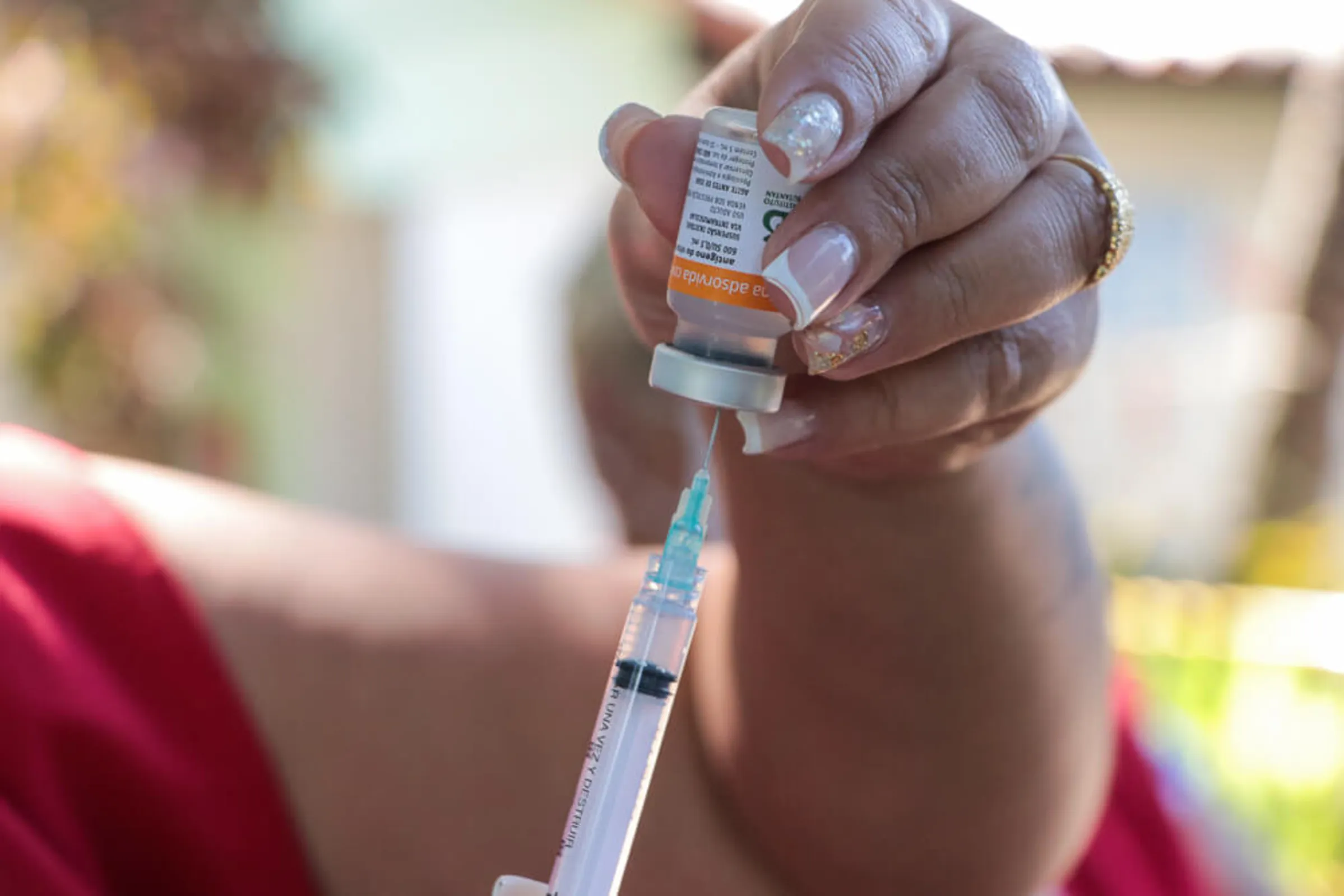 Imagem ilustrativa da imagem Véspera de feriado sem vacinação em São Gonçalo, Itaboraí e Maricá