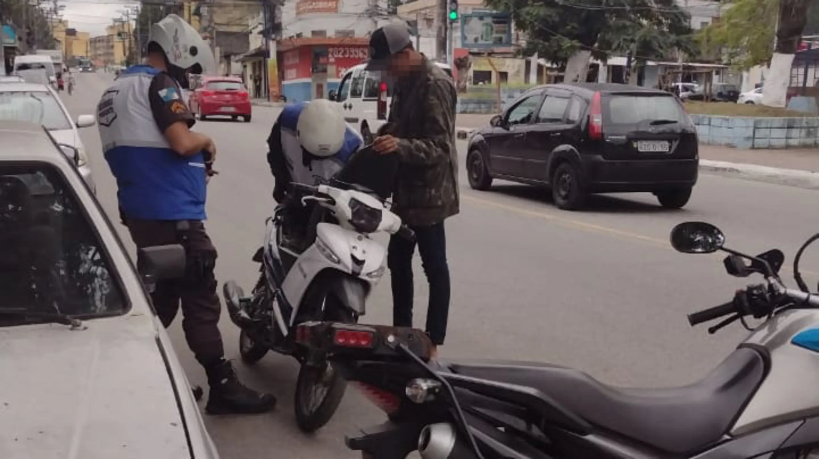 Imagem ilustrativa da imagem Foragido é preso durante abordagem policial em São Gonçalo